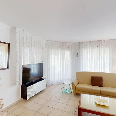Greenview By On Travel Villa